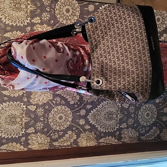 Michael Kors Raven Tote - Picture 1 of 8